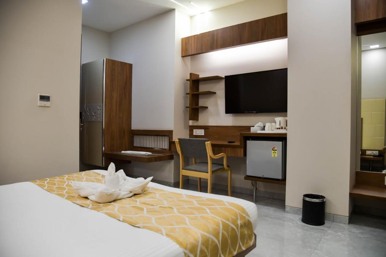 Shree Ganga Smb Hotels Ujjain Esterno foto