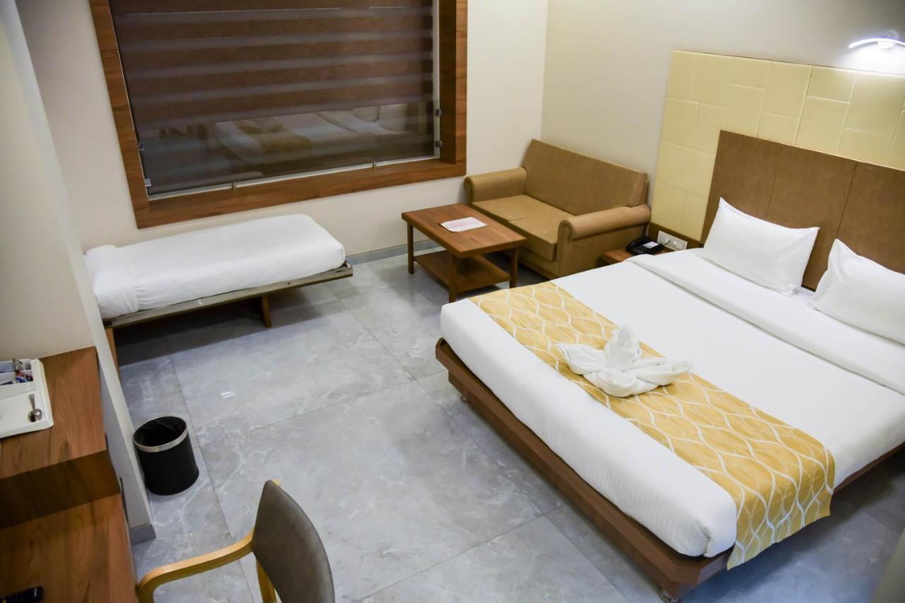 Shree Ganga Smb Hotels Ujjain Esterno foto