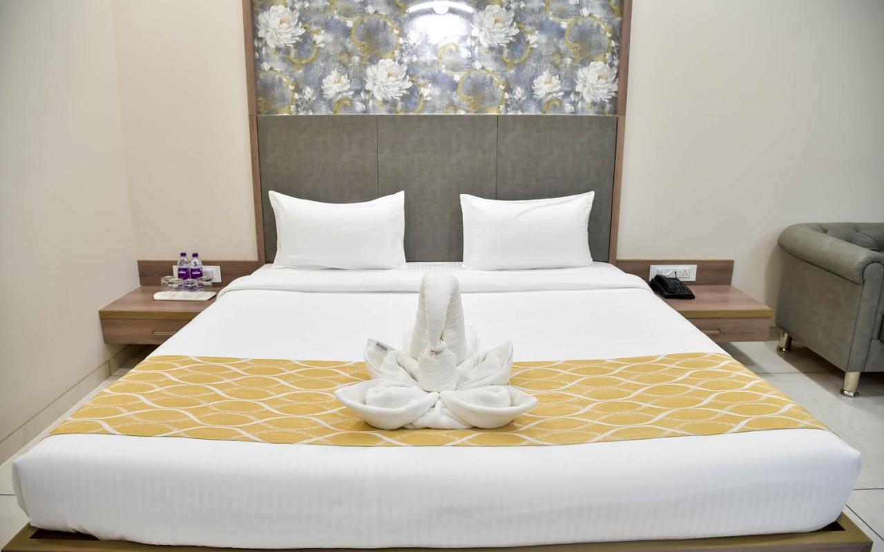 Shree Ganga Smb Hotels Ujjain Esterno foto