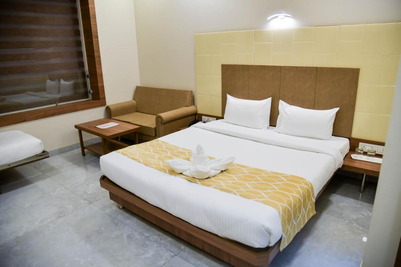 Shree Ganga Smb Hotels Ujjain Esterno foto