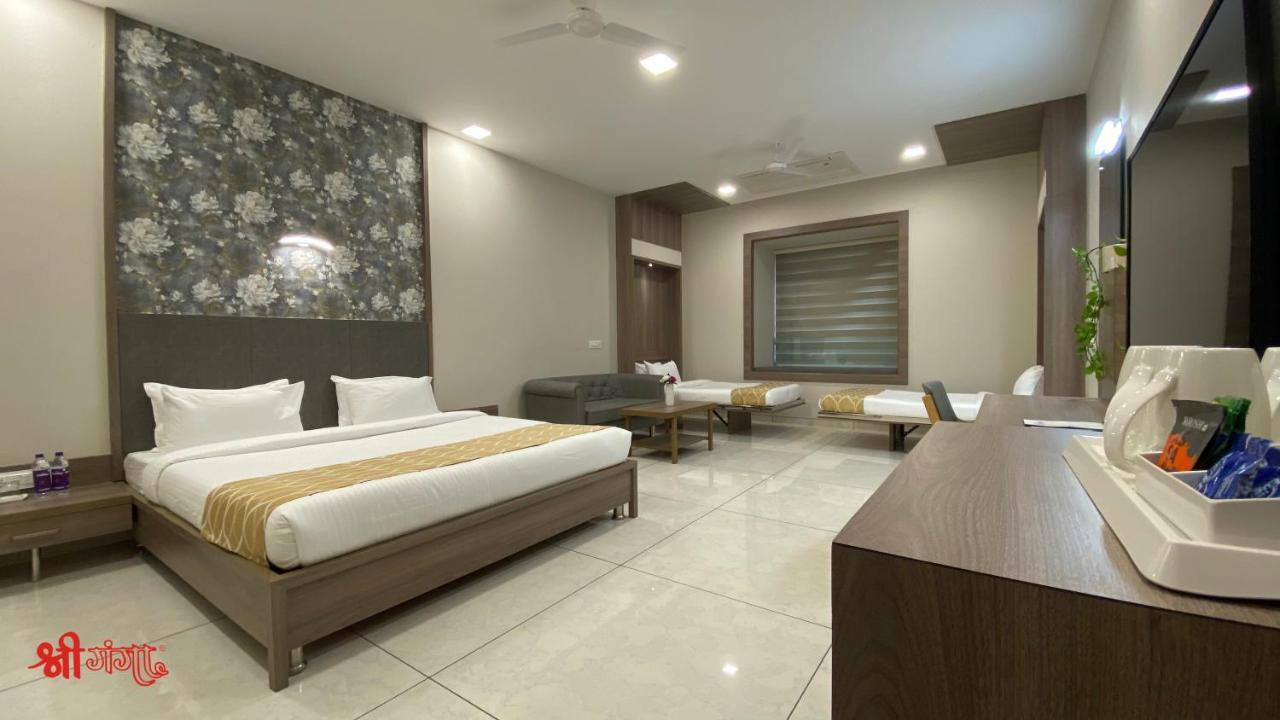 Shree Ganga Smb Hotels Ujjain Esterno foto